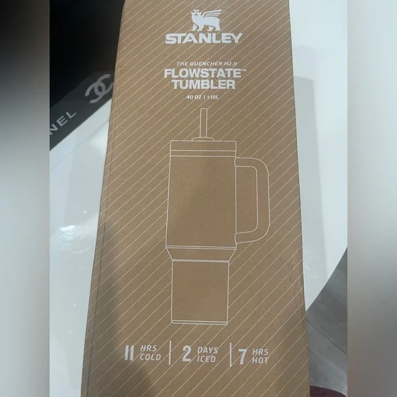 Stanley Red Hello Kitty Tumbler - Picture 12 of 14